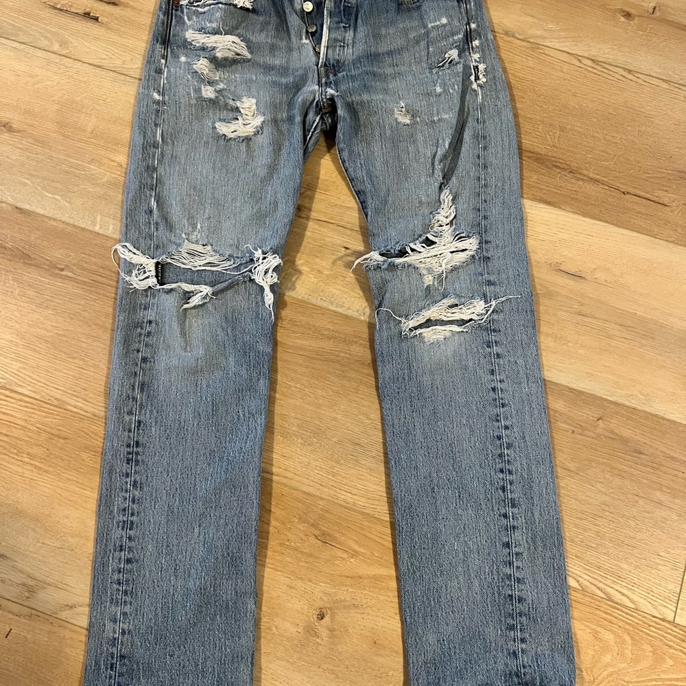 Levi's Men's Ripped Straight Jeans in Classic Blue